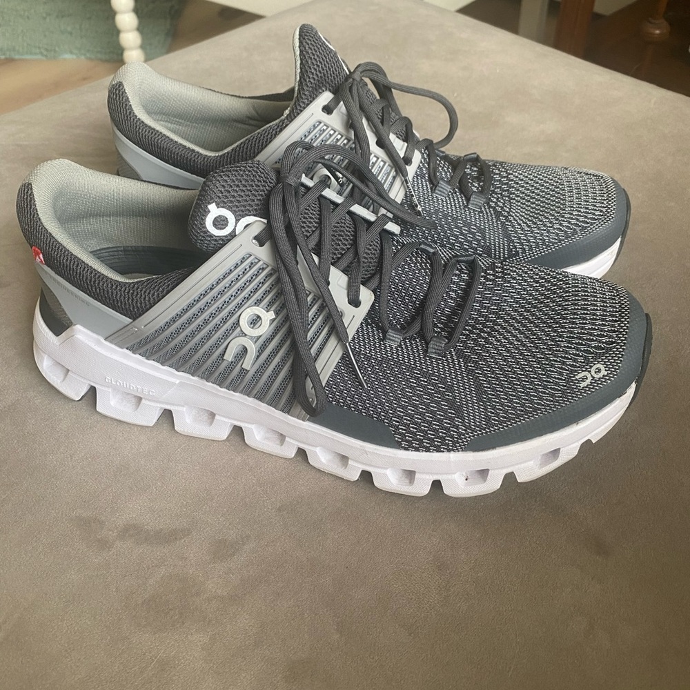 ON Men’s Cloudswift Sneakers.  Size 8.5. Worn only for about an hour.
